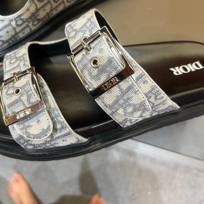 imgi_9_i1747714454554_9376_0_7.jpg imgi_9_i1747714454554_9376_0_7.jpg