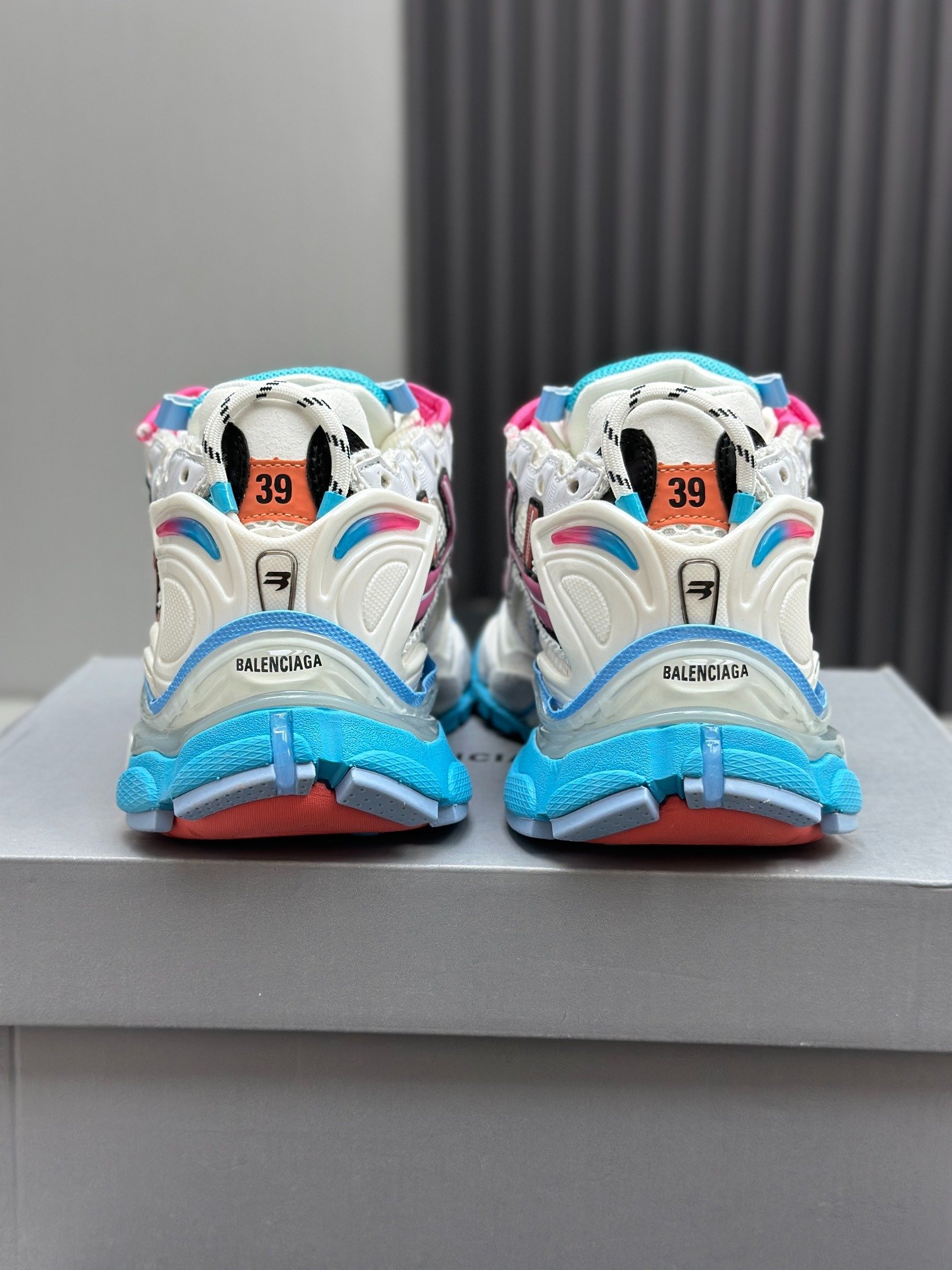 Runner Sneaker - Image 4