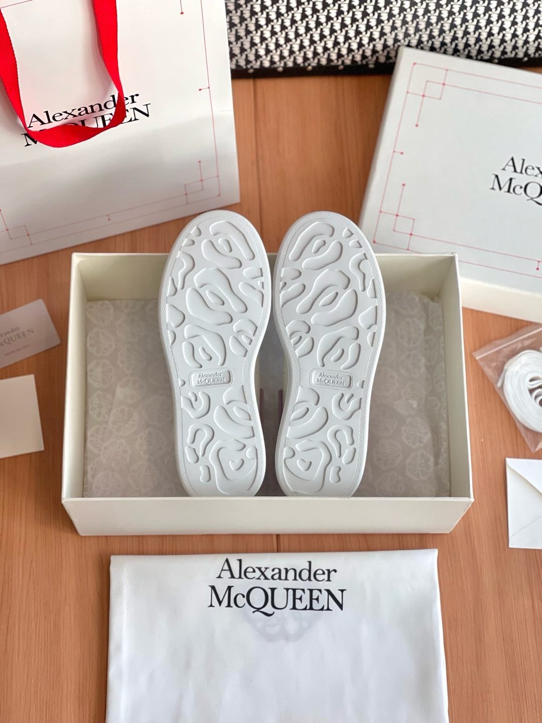 Oversized Sneaker - Image 6