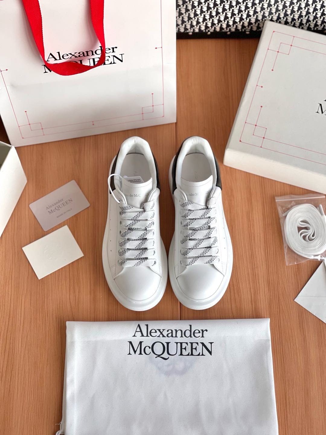 Oversized Sneaker - Image 2