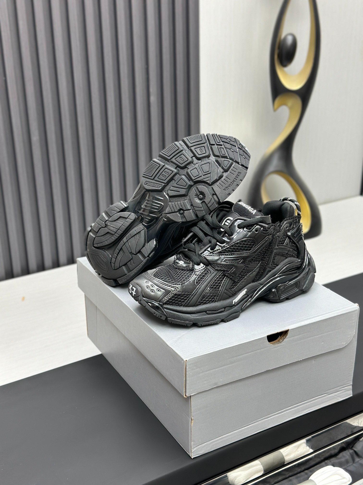 Runner Sneaker - Image 2