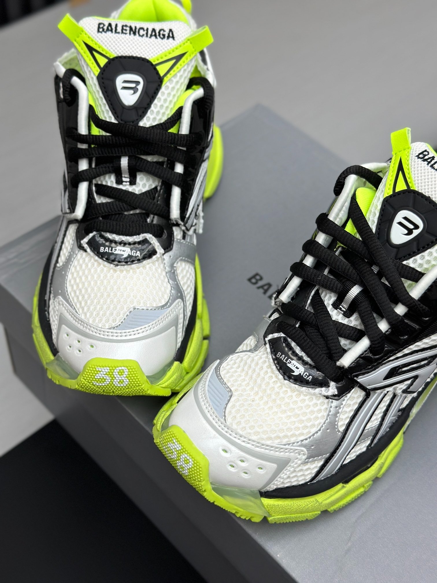 Runner Sneaker - Image 3