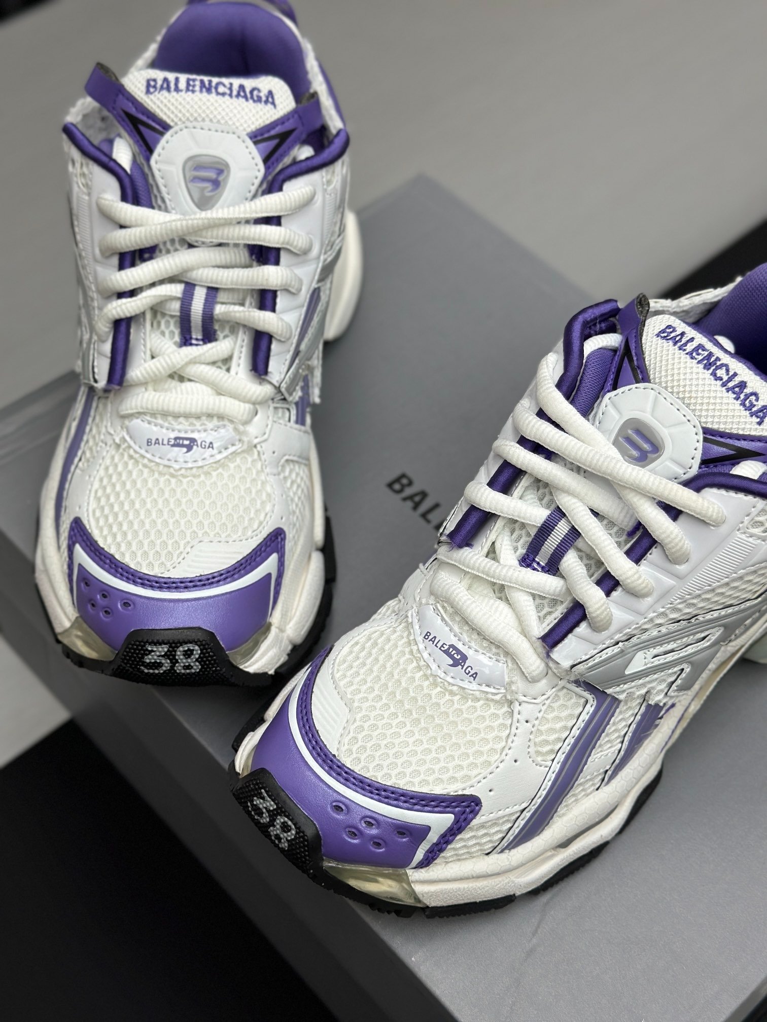 Runner Sneaker - Image 2
