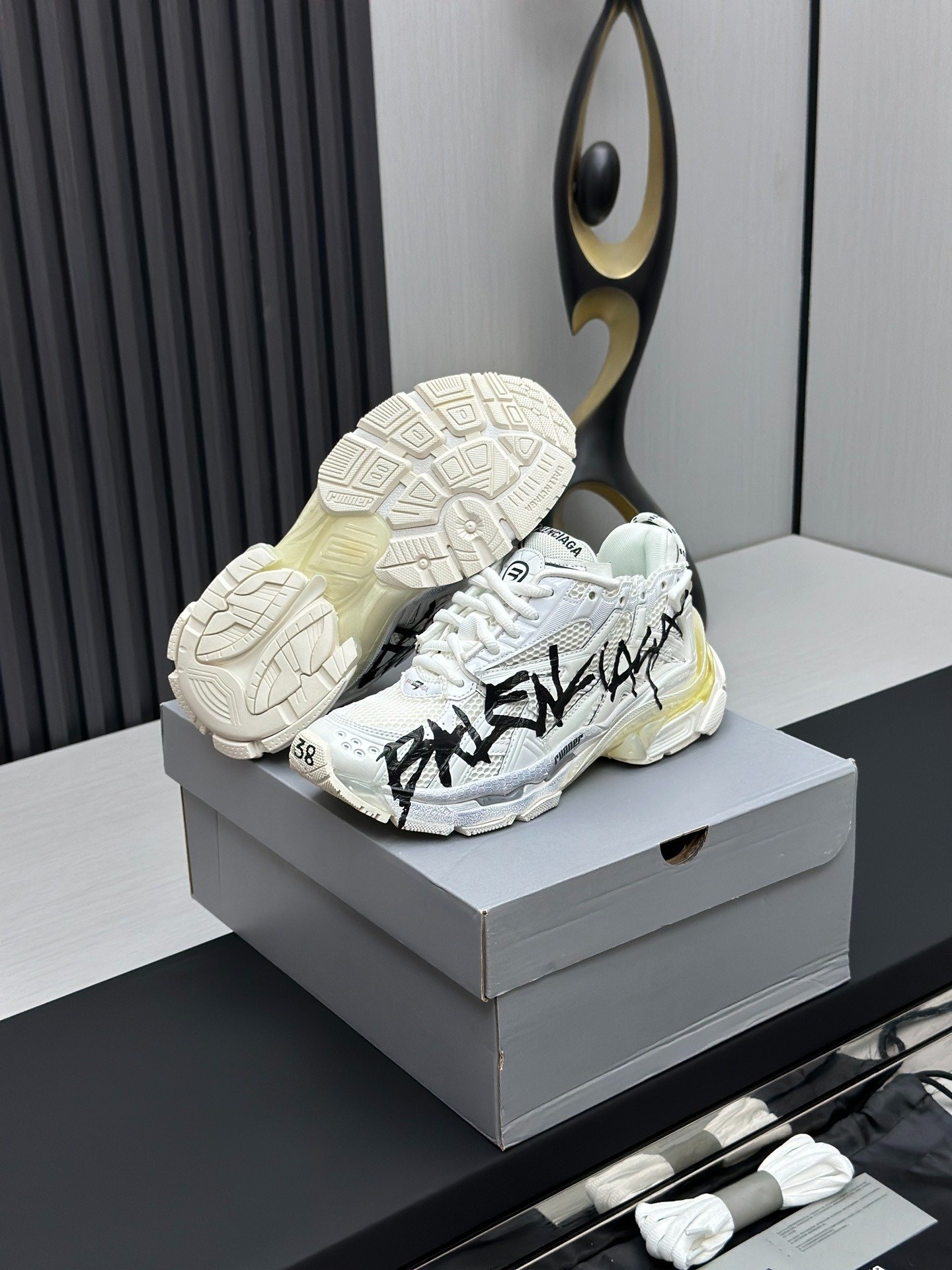 Runner Sneaker - Image 2