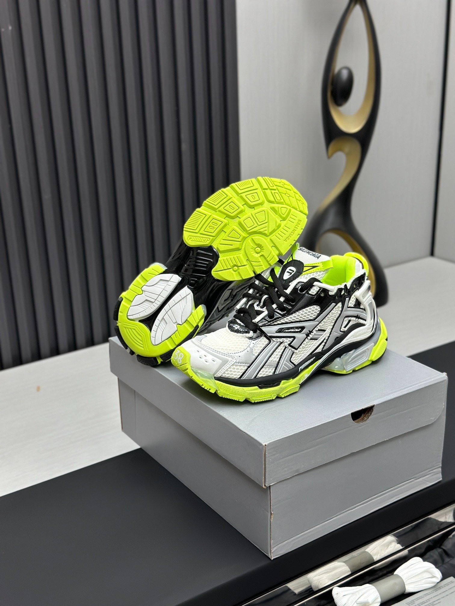 Runner Sneaker - Image 4
