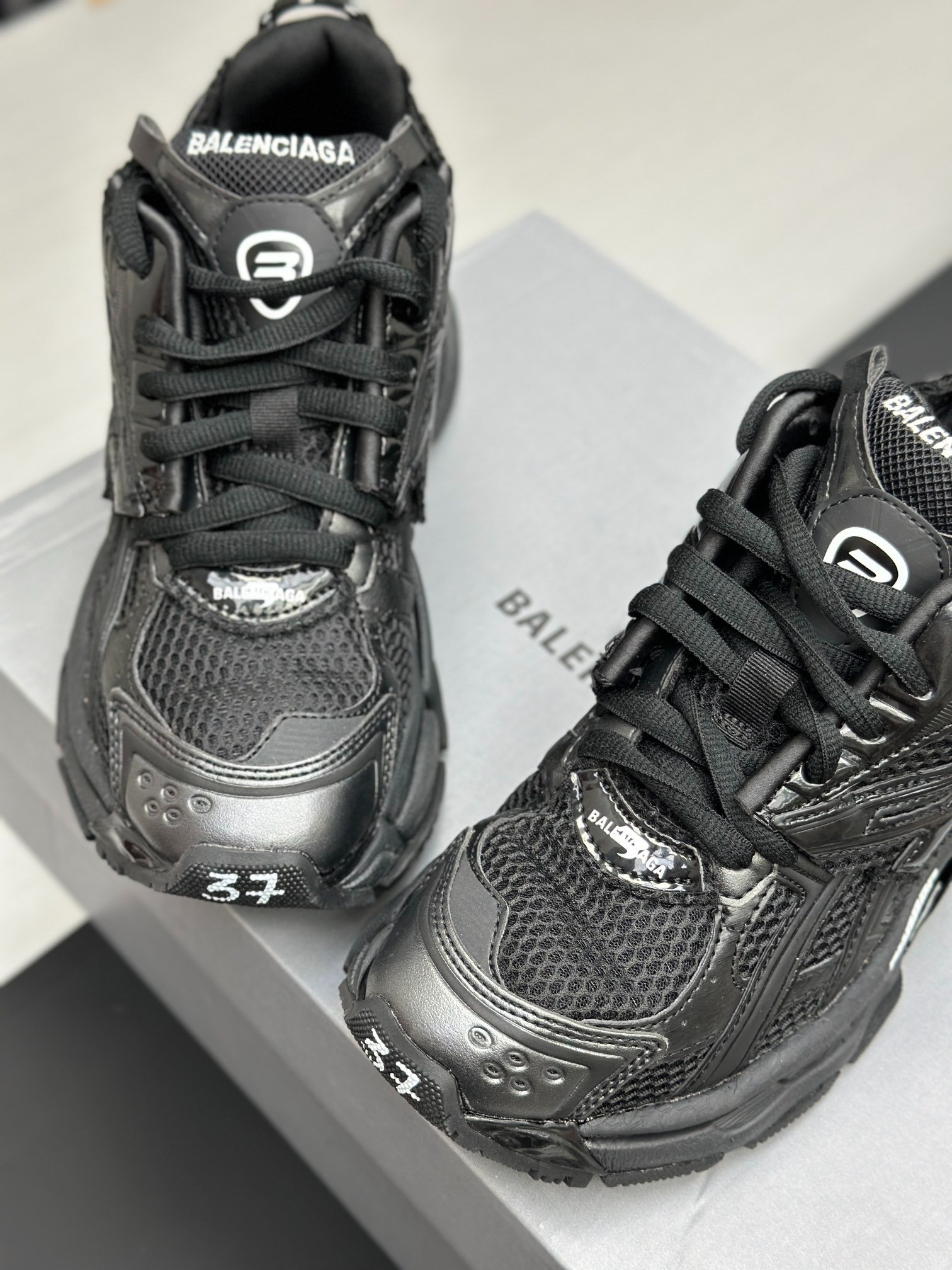 Runner Sneaker - Image 4