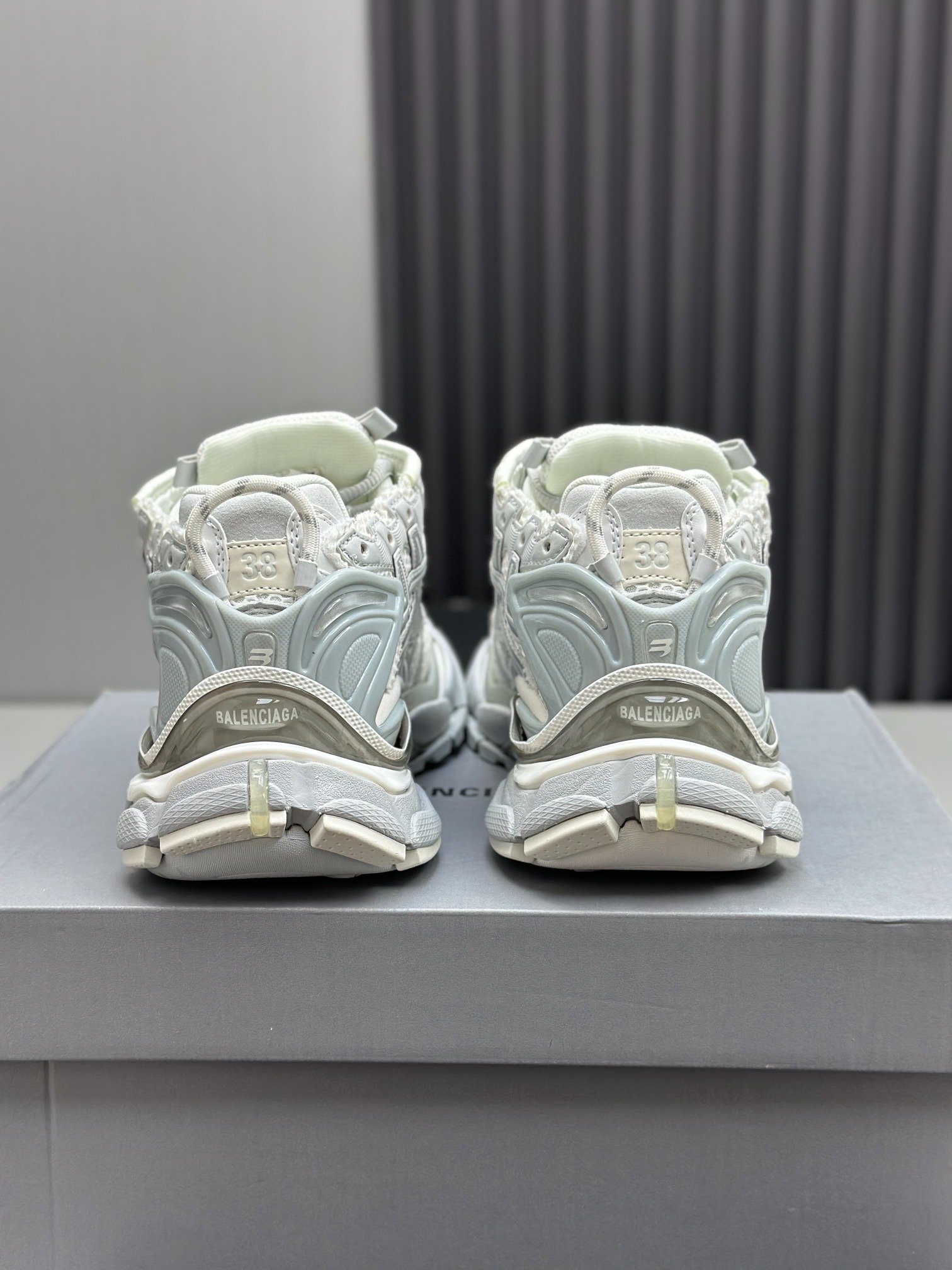 Runner Sneaker - Image 4