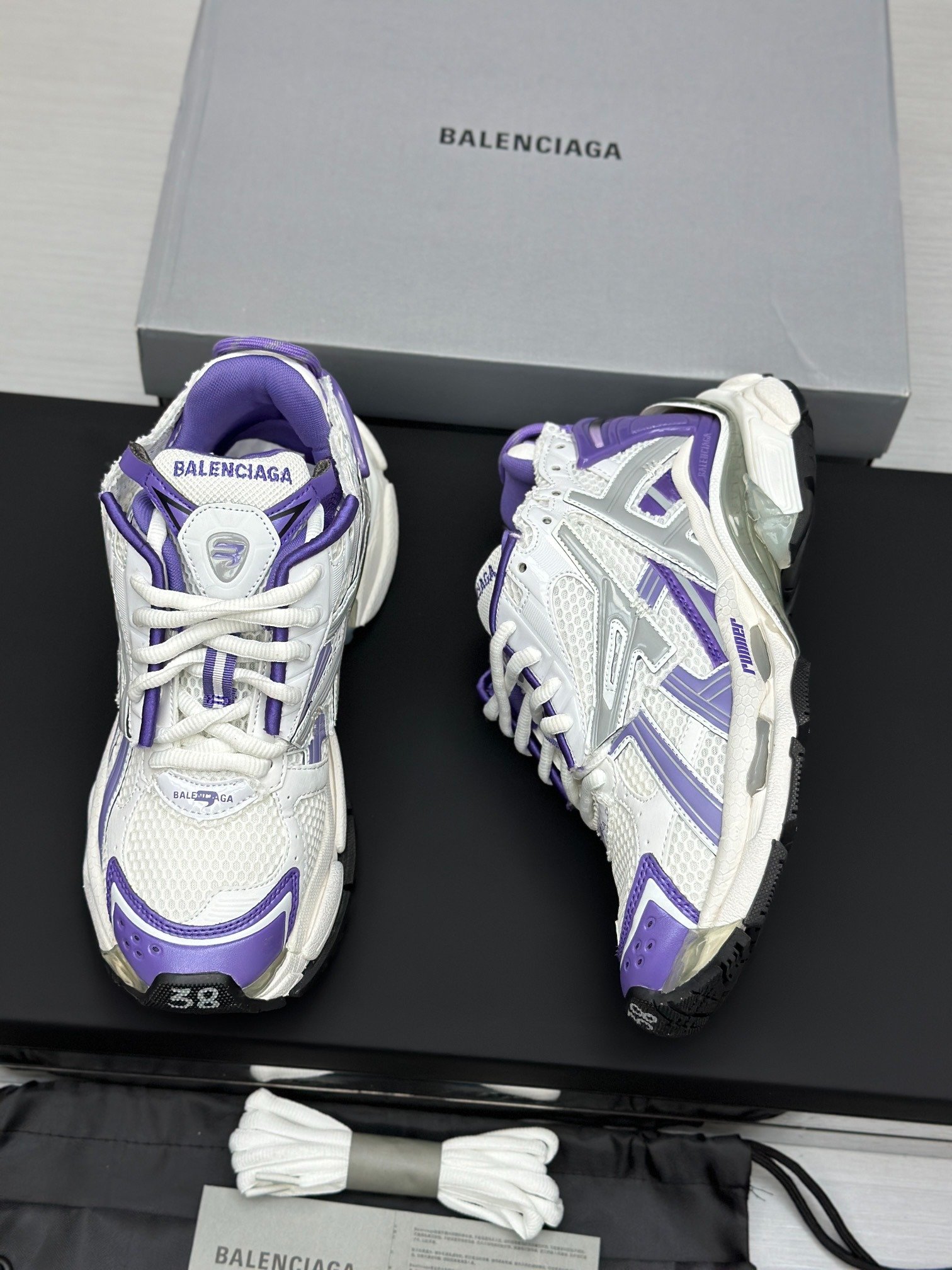 Runner Sneaker - Image 5